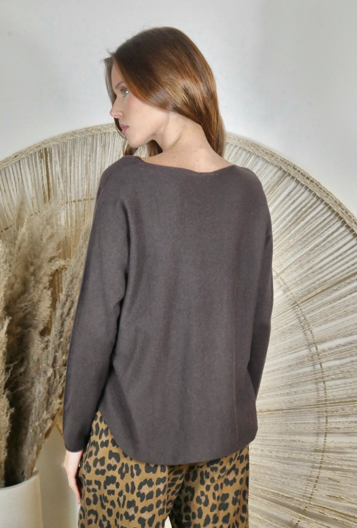 Essential V-Neck Knit – Brown