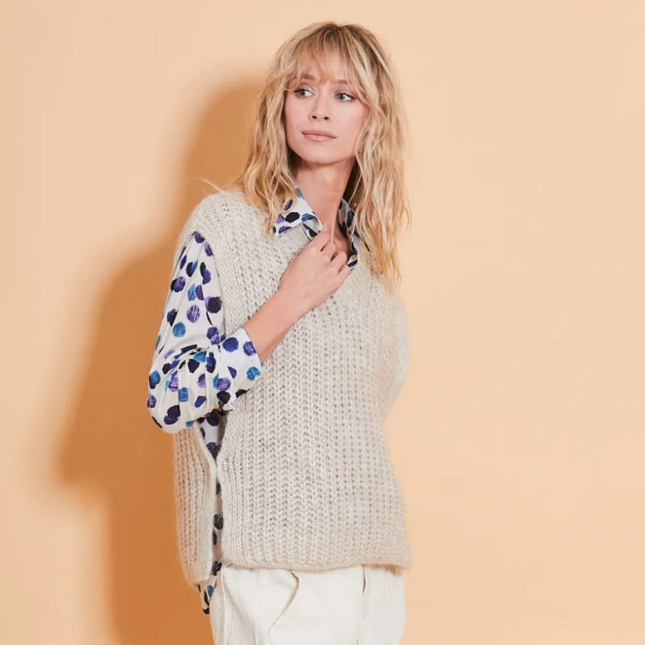 Sleeveless beige Knit with open sides